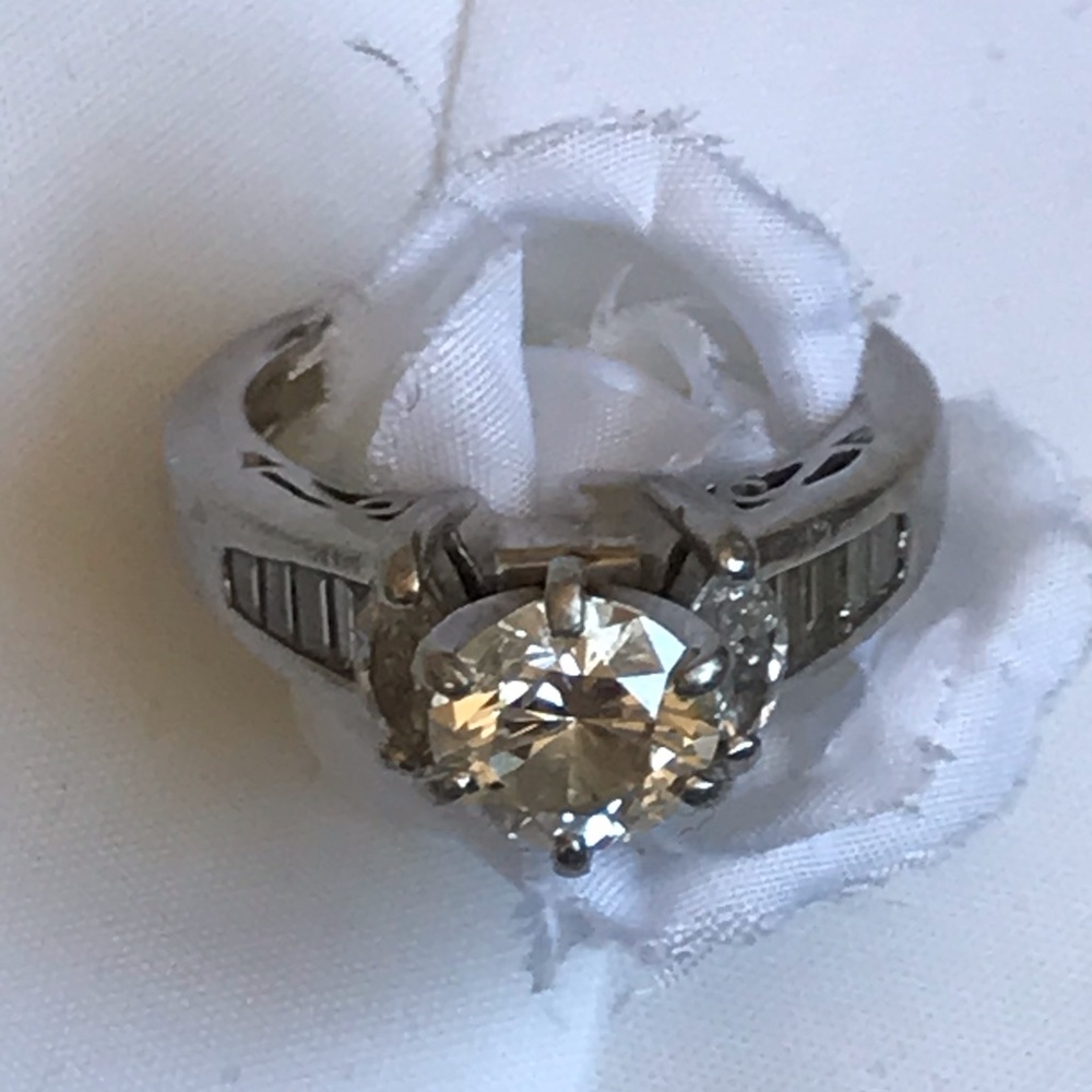 VINTAGE PLATINUM DIAMOND RING ROUND STONE MARQUISE - Picture 8 of 16